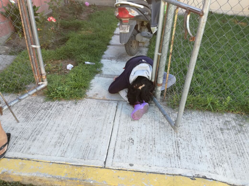 Muere mujer tras se baleada a las afueras de su domicilio